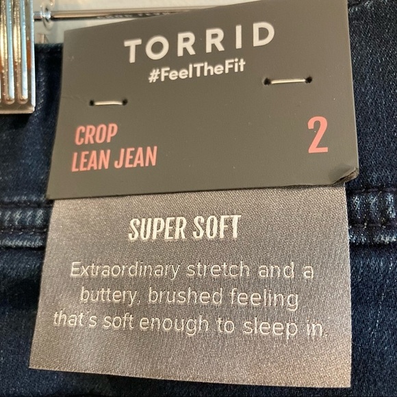 TORRID Sz  2 (2x) Crop Lean Mid Wash Jeans NWT - Picture 5 of 8